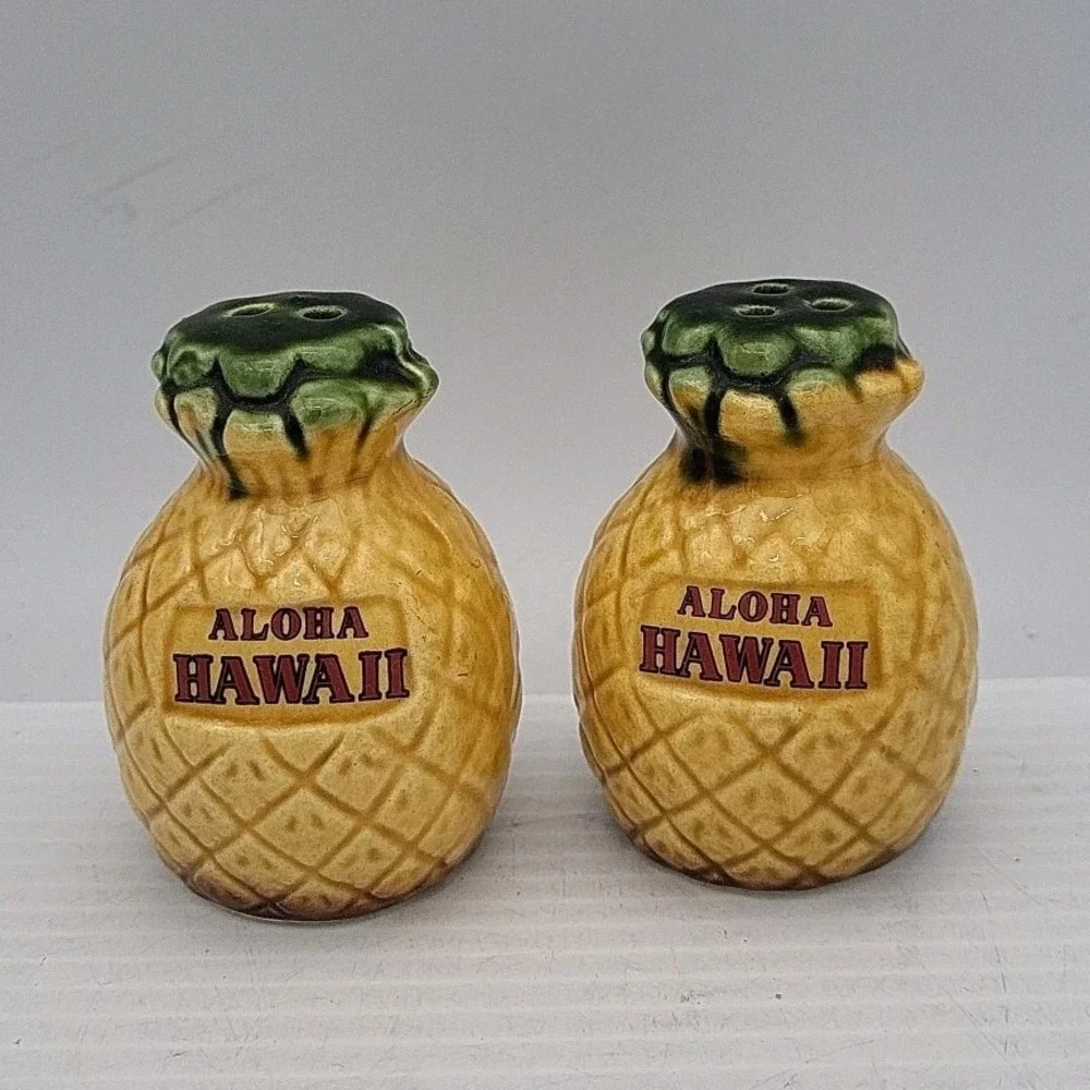 Vintage Aloha Hawaii Pineapple Salt & Pepper Shakers 2 3/4